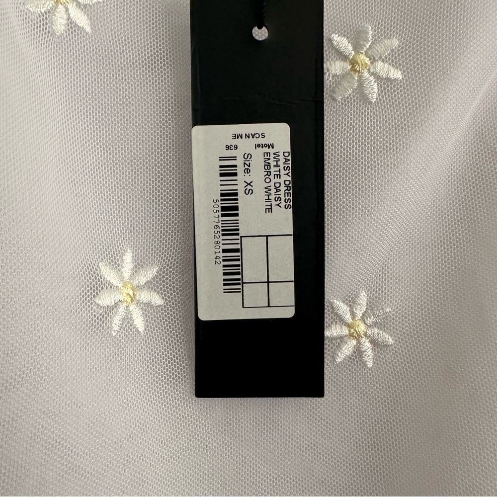 Motel Rocks white Daisy, embroidered dress - Picture 9 of 10